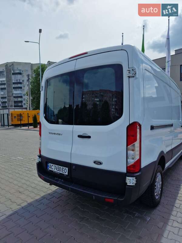 Грузовой фургон Ford Transit 2017 в Луцке