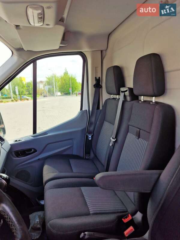Грузовой фургон Ford Transit 2017 в Луцке