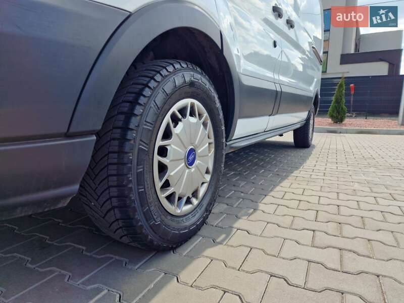 Грузовой фургон Ford Transit 2017 в Луцке