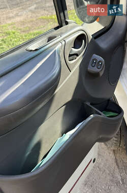 Грузовой фургон Ford Transit 2001 в 