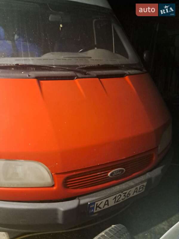 Грузовой фургон Ford Transit 1999 в 