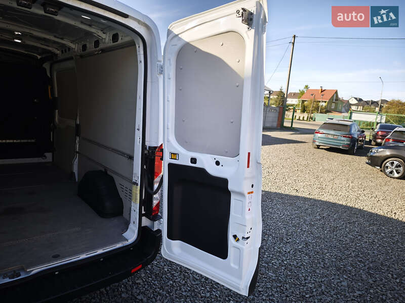 Вантажний фургон Ford Transit 2020 в Луцьку