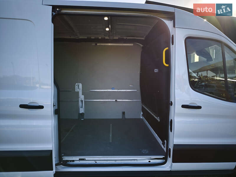 Вантажний фургон Ford Transit 2020 в Луцьку