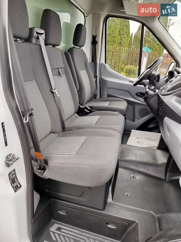 Вантажний фургон Ford Transit 2018 в Дубні