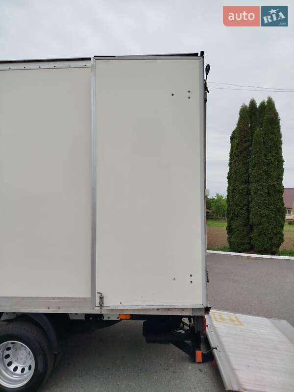 Вантажний фургон Ford Transit 2018 в Дубні