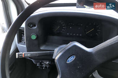 Грузовой фургон Ford Transit 1988 в 