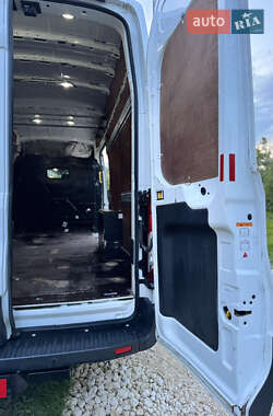 Грузовой фургон Ford Transit 2017 в 