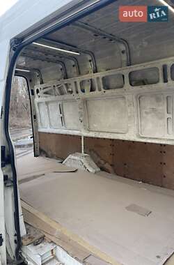 Грузовой фургон Ford Transit 2004 в 