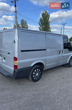 Грузовой фургон Ford Transit 2000 в 