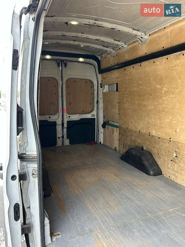 Вантажний фургон Ford Transit 2015 в Києві