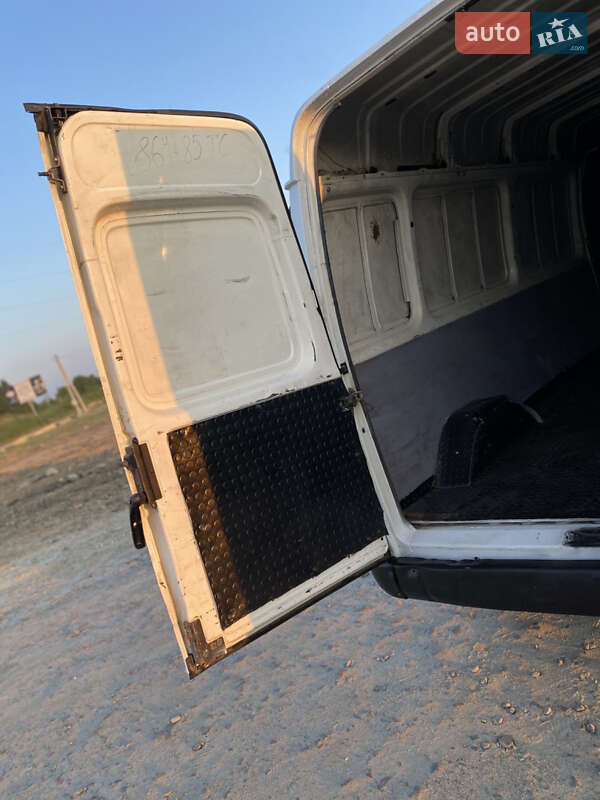 Грузовой фургон Ford Transit 1996 в Дрогобыче