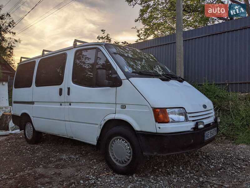 Мікроавтобус Ford Transit 1988 в Дніпрі