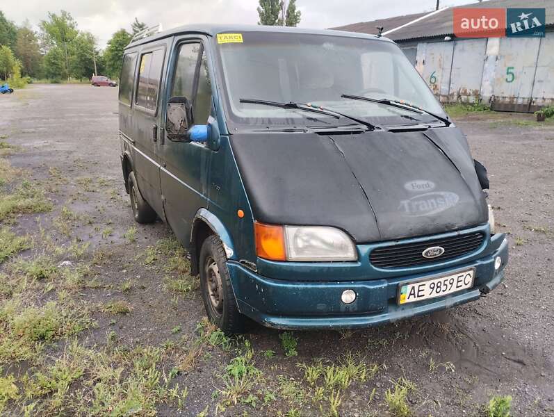 Микроавтобус Ford Transit 2000 в 