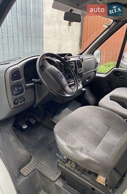 Грузовой фургон Ford Transit 2005 в 