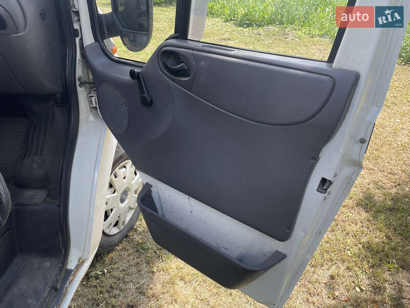 Грузовой фургон Ford Transit 2004 в Бобровице