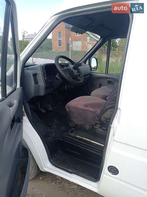 Грузовой фургон Ford Transit 1981 в Бурштыне