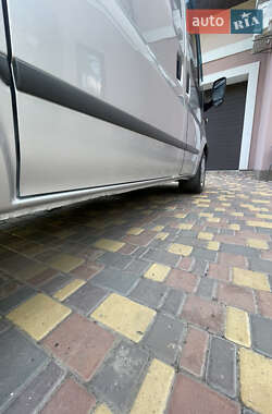Грузовой фургон Ford Transit 2011 в 