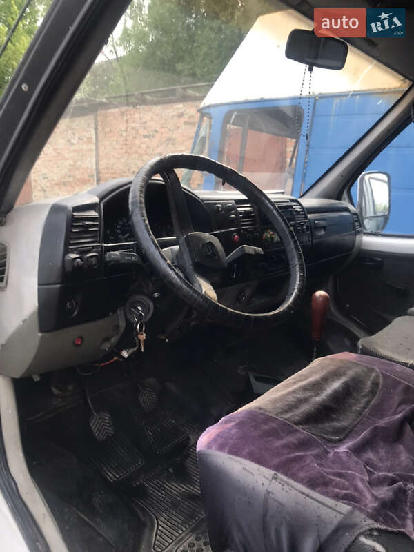 Вантажний фургон Ford Transit 2005 в Дрогобичі