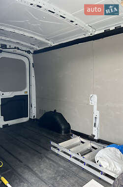 Вантажний фургон Ford Transit 2020 в 