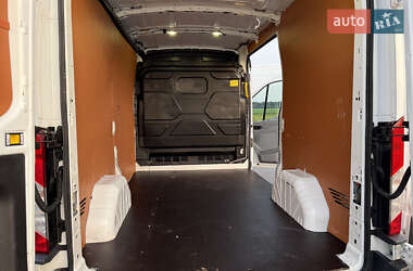 Грузовой фургон Ford Transit 2017 в 