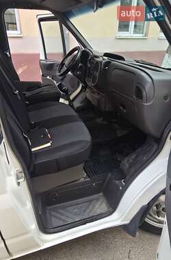 Вантажний фургон Ford Transit 2002 в 