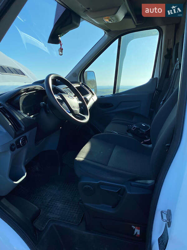 Грузовой фургон Ford Transit 2014 в Новоселице