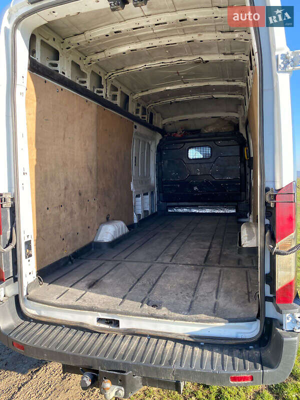 Грузовой фургон Ford Transit 2014 в Новоселице