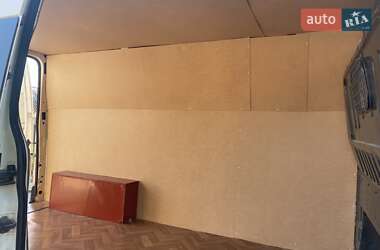 Грузовой фургон Ford Transit 2000 в 
