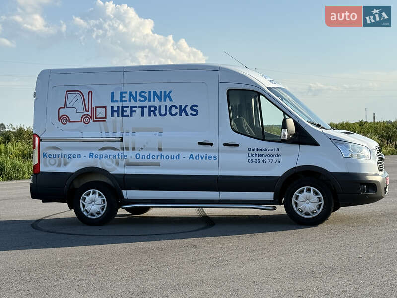 Вантажний фургон Ford Transit 2017 в Радивиліві