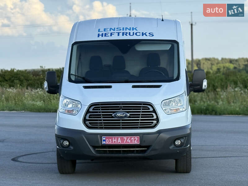 Вантажний фургон Ford Transit 2017 в Радивиліві