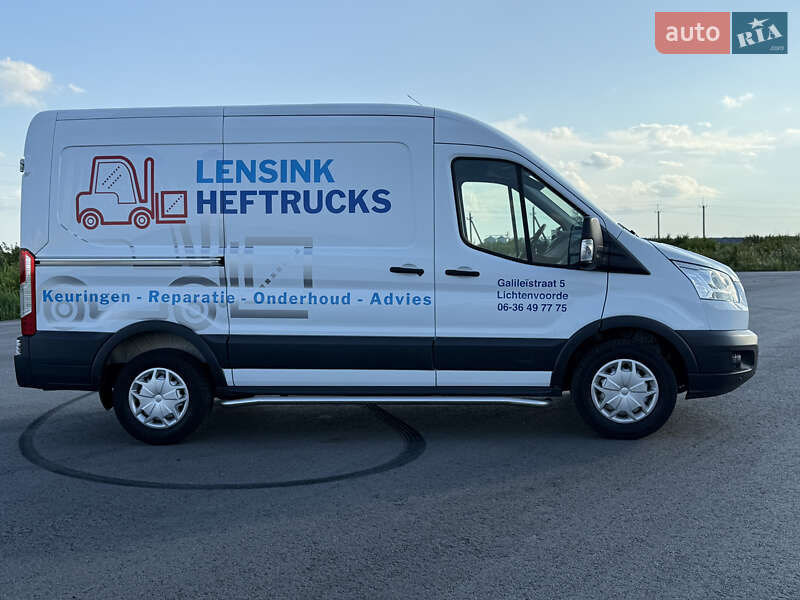 Вантажний фургон Ford Transit 2017 в Радивиліві