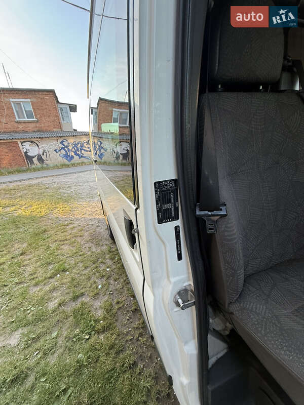 Вантажний фургон Ford Transit 2005 в Іванові