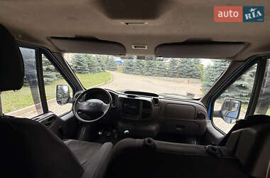 Вантажопасажирський фургон Ford Transit 2004 в 