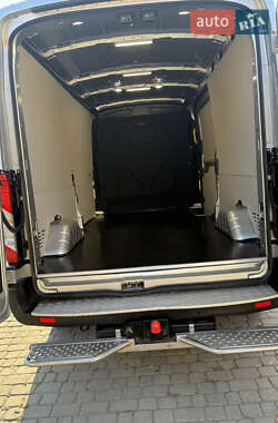 Грузовой фургон Ford Transit 2022 в 