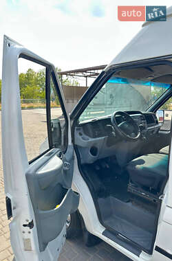 Грузовой фургон Ford Transit 2006 в 