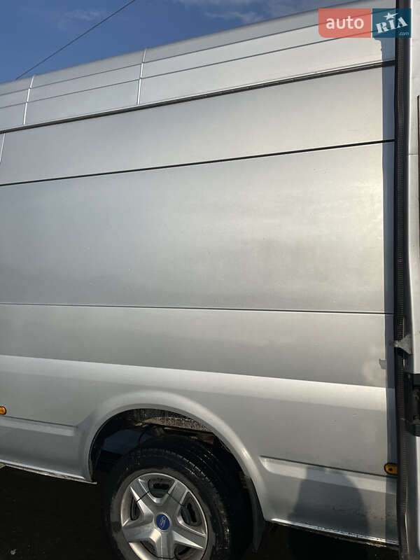 Грузовой фургон Ford Transit 2011 в Коростене