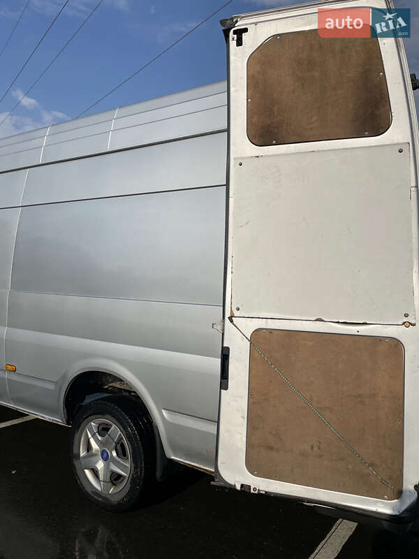 Грузовой фургон Ford Transit 2011 в Коростене