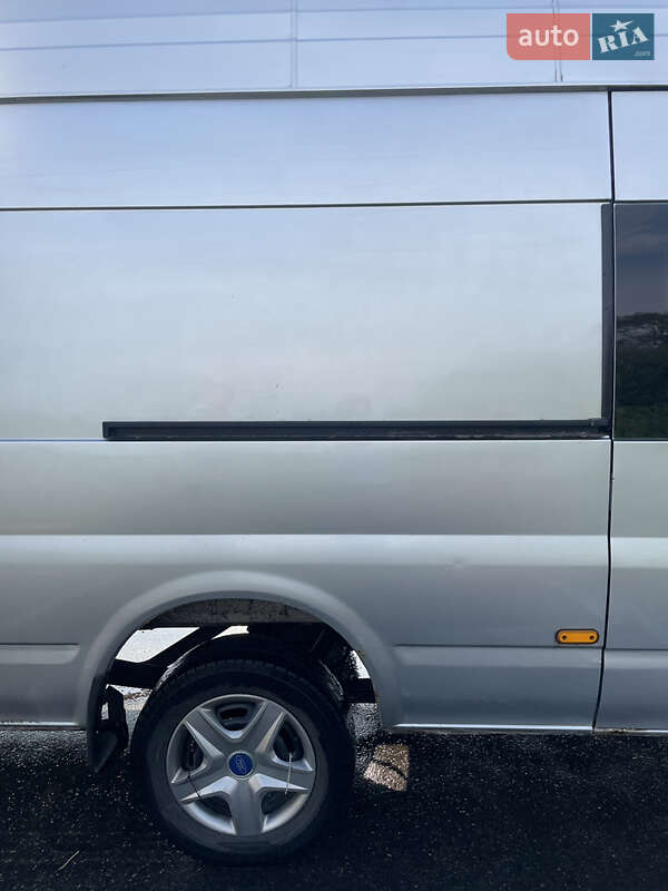 Грузовой фургон Ford Transit 2011 в Коростене