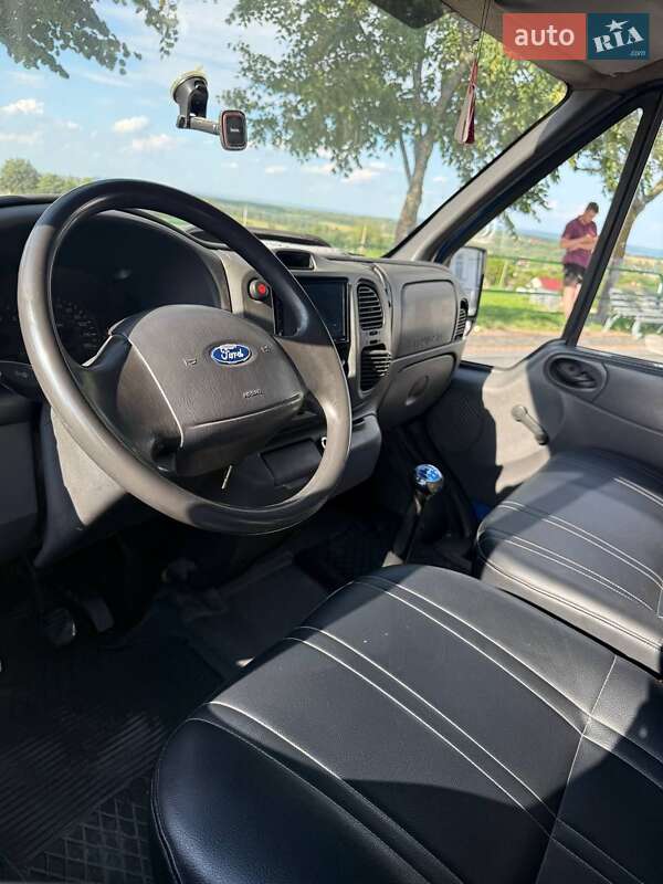 Грузовой фургон Ford Transit 2005 в Почаеве