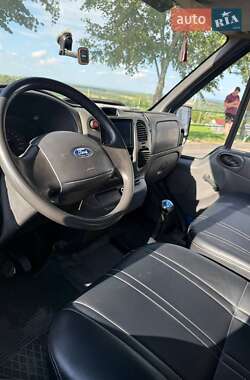 Грузовой фургон Ford Transit 2005 в 