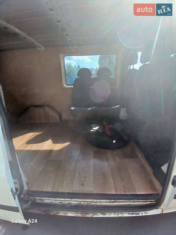 Грузовой фургон Ford Transit 2003 в Макарове