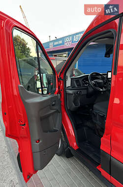Грузовой фургон Ford Transit 2020 в 
