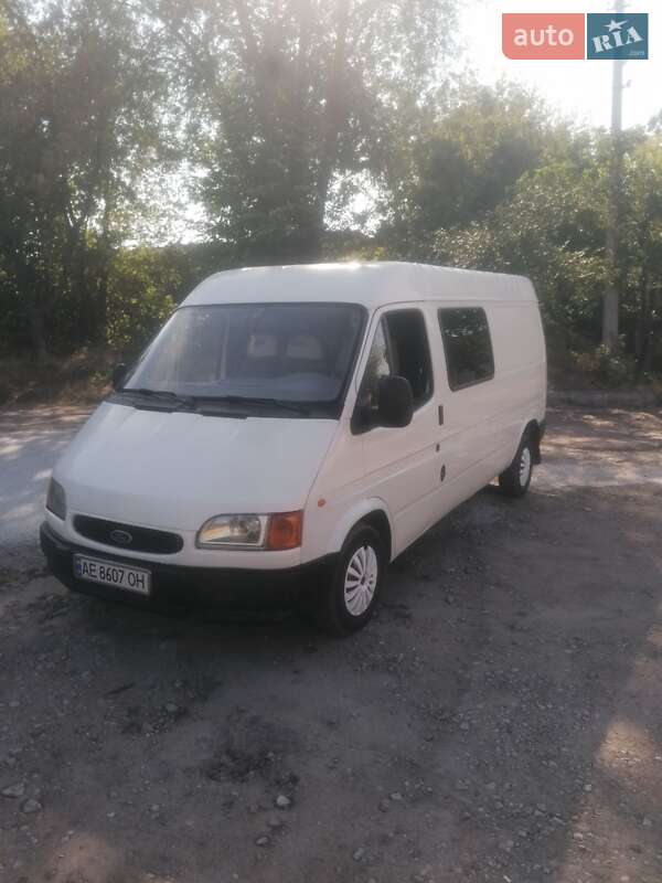 Грузопассажирский фургон Ford Transit 2000 в Каменском