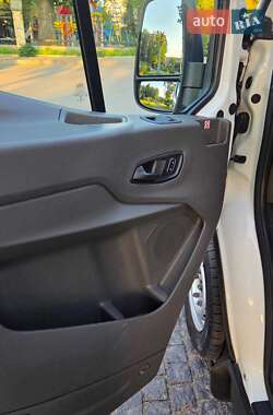 Грузовой фургон Ford Transit 2019 в 