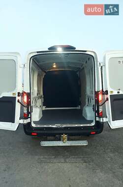 Грузовой фургон Ford Transit 2020 в 