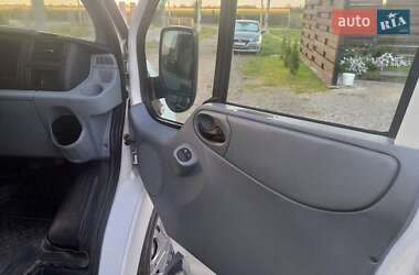 Грузовой фургон Ford Transit 2011 в 