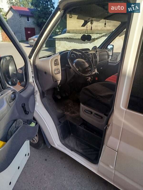 Грузопассажирский фургон Ford Transit 2004 в Дубно