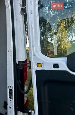Грузовой фургон Ford Transit 2020 в 