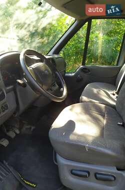 Грузовой фургон Ford Transit 2005 в 