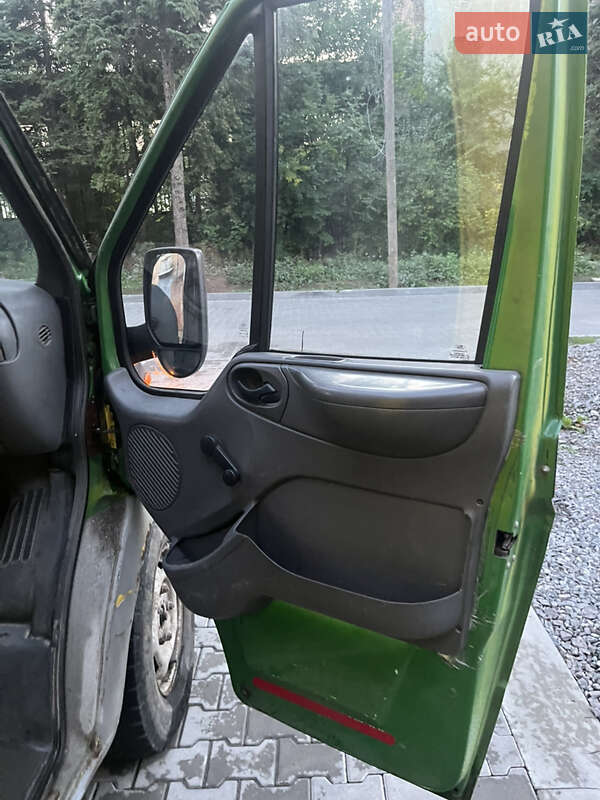 Грузовой фургон Ford Transit 2003 в Львове